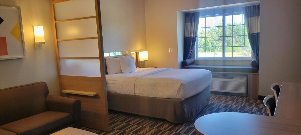 Microtel Inn &#038; Suites by Wyndham Fountain Fort Carson: Your Next Cozy Getaway Spot