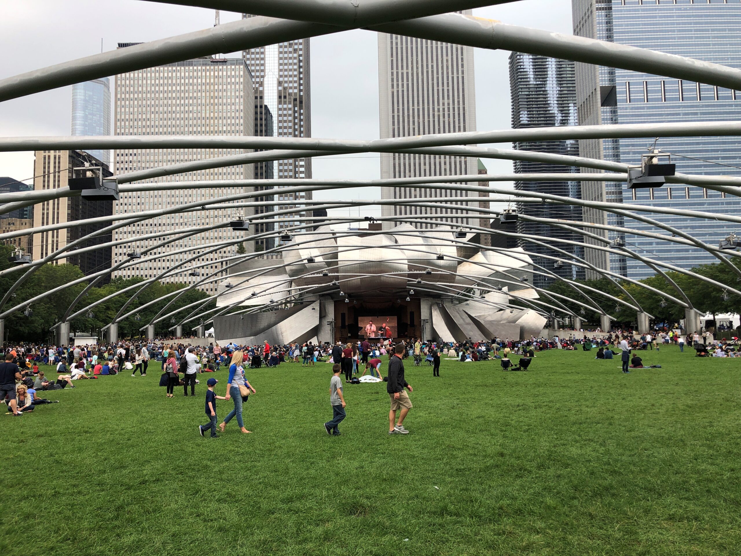 Millennium Park Vibes: Discover Chicago&#8217;s Urban Oasis