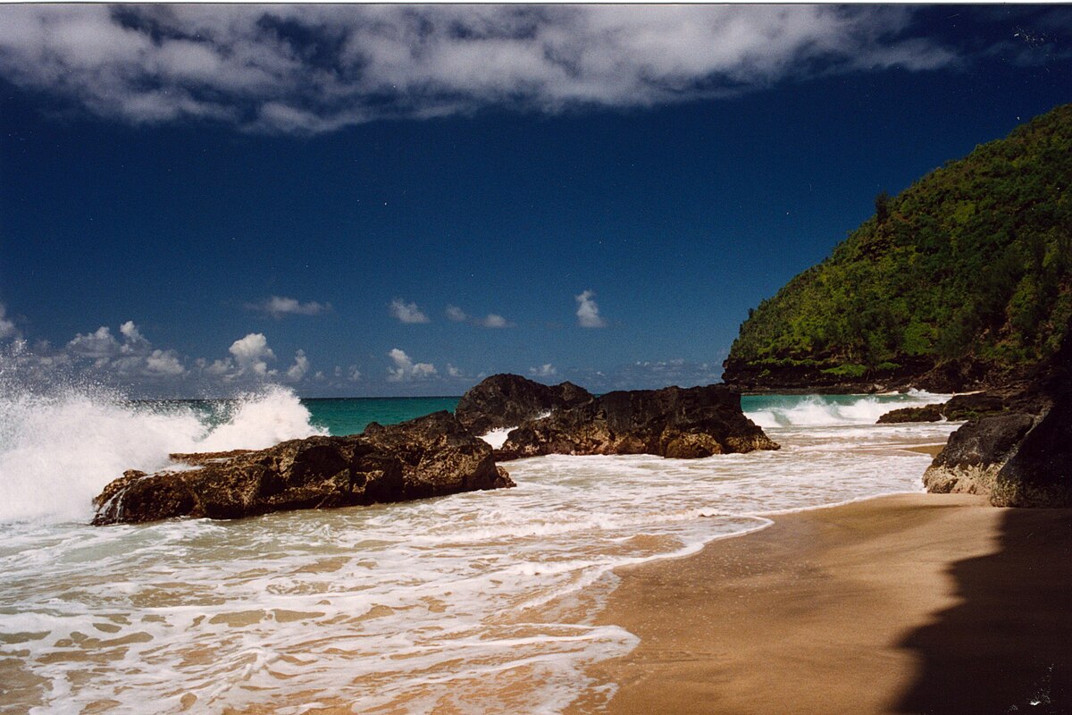 Na Pali Coast: Explore One of Hawaii&#8217;s Most Breathtaking Destinations with The Monroe Hotels