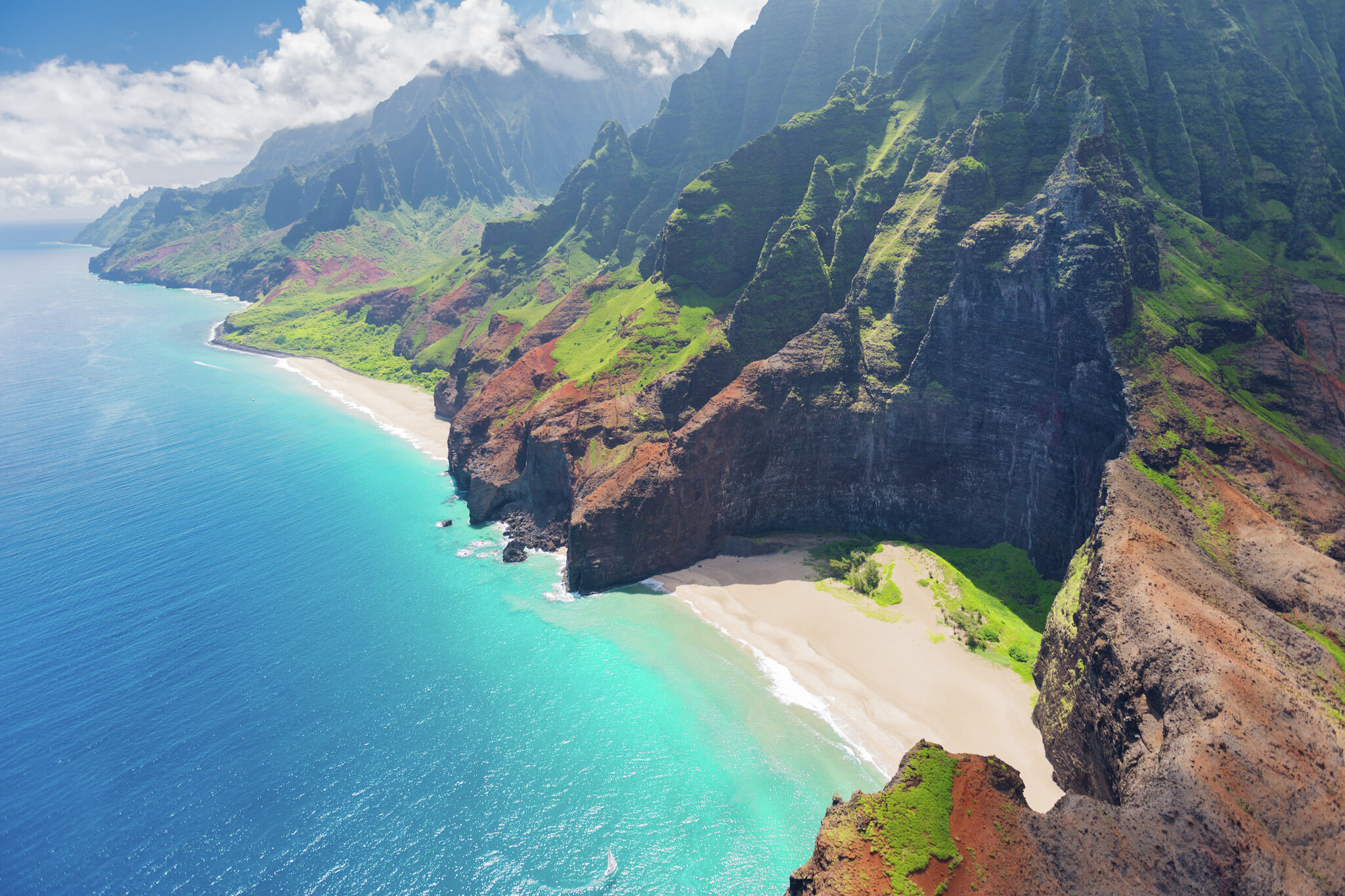 Na Pali Coast: Explore One of Hawaii&#8217;s Most Breathtaking Destinations with The Monroe Hotels