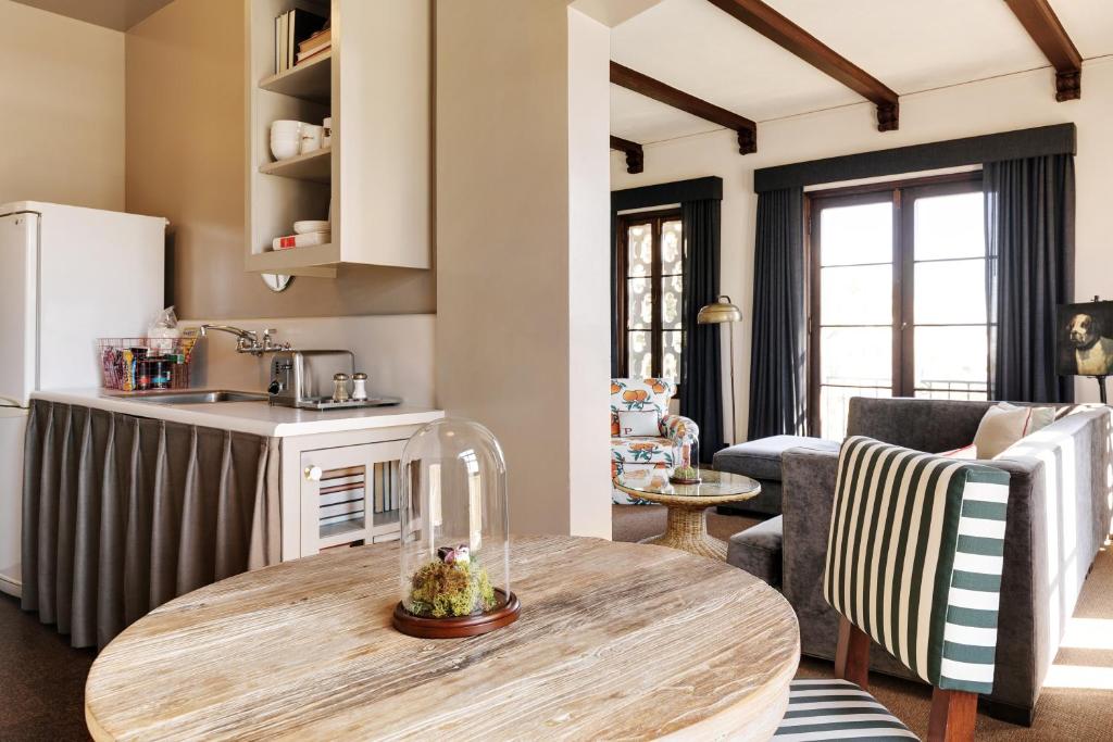Palihouse Santa Monica: Your Ultimate Beachside Retreat Experience