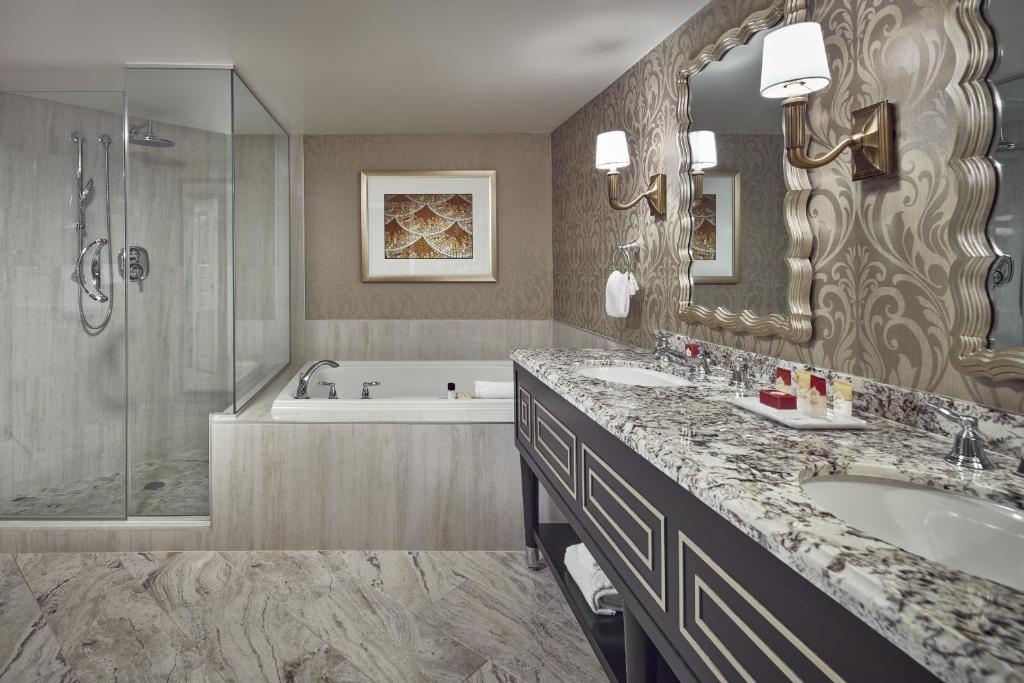 Paris Las Vegas Hotel &#038; Casino: Where Las Vegas Glam Meets French Charm