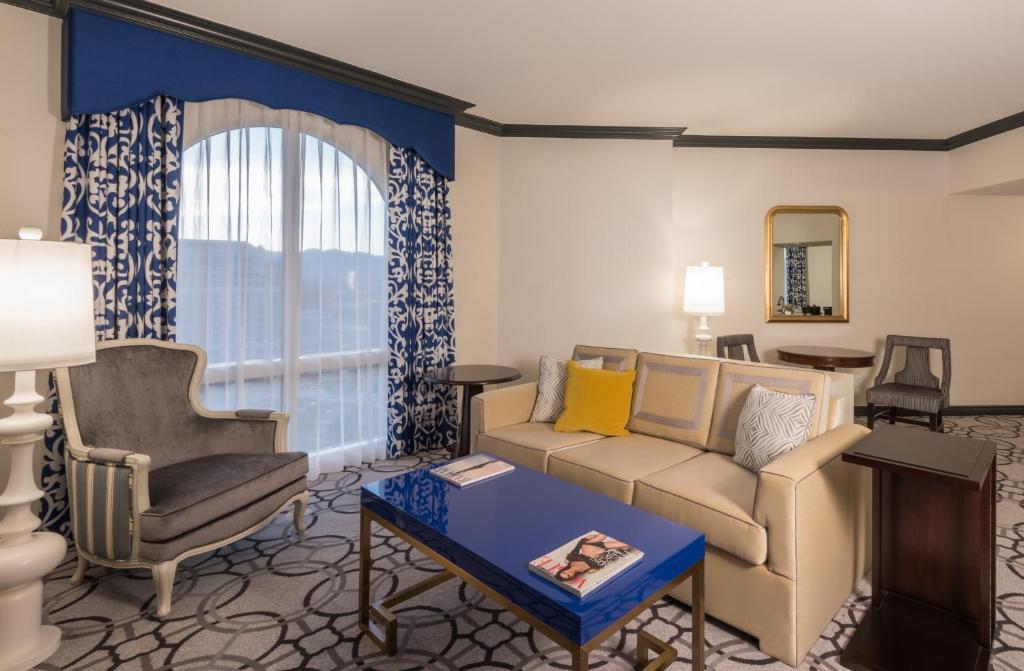 Paris Las Vegas Hotel &#038; Casino: Where Las Vegas Glam Meets French Charm