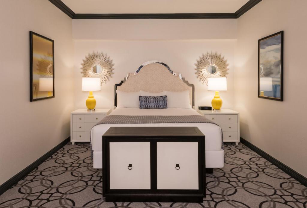 Paris Las Vegas Hotel &#038; Casino: Where Las Vegas Glam Meets French Charm