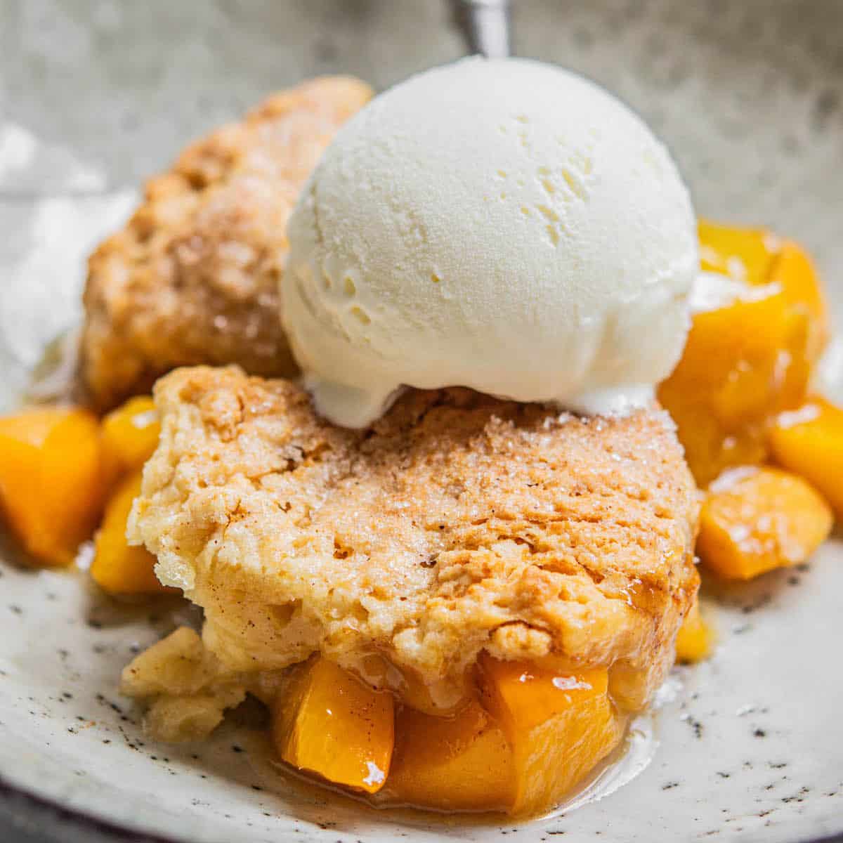 Peach Cobbler: The Sweet Taste of Southern Tradition | The Monroe Hotels Explores