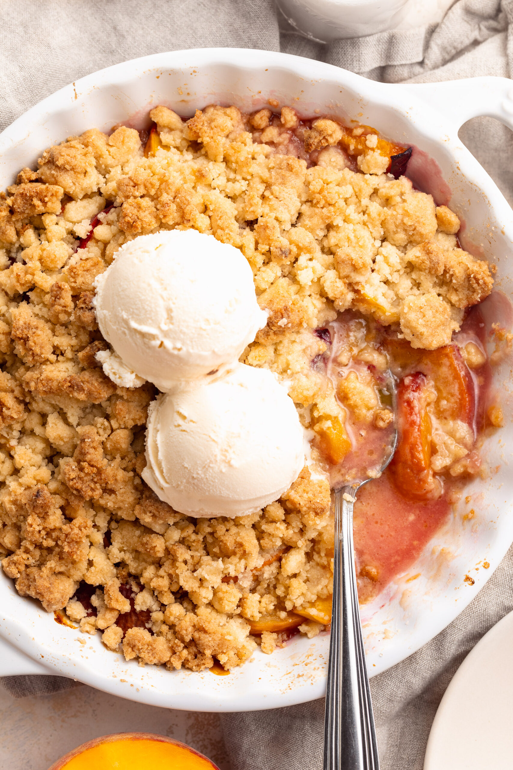 Peach Cobbler: The Sweet Taste of Southern Tradition | The Monroe Hotels Explores