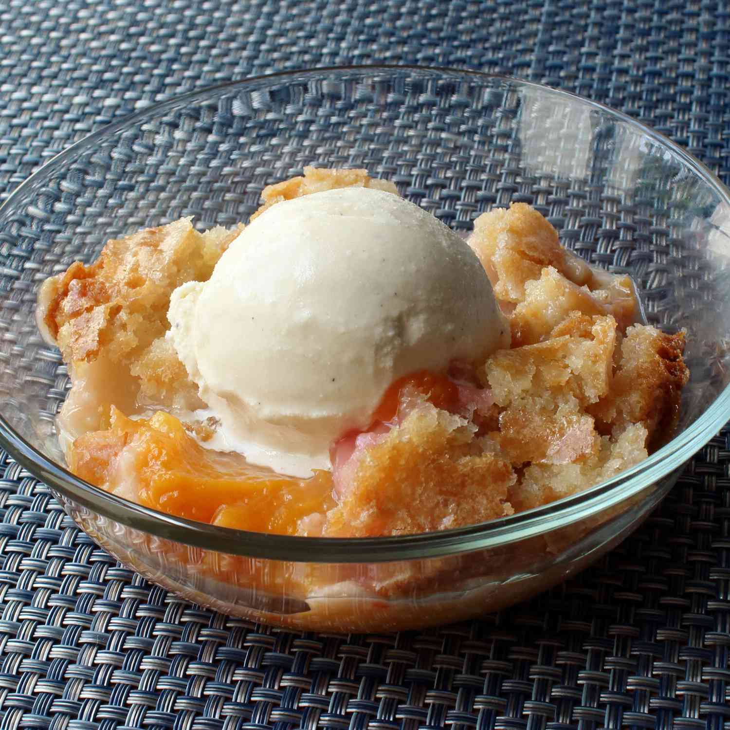 Peach Cobbler: The Sweet Taste of Southern Tradition | The Monroe Hotels Explores