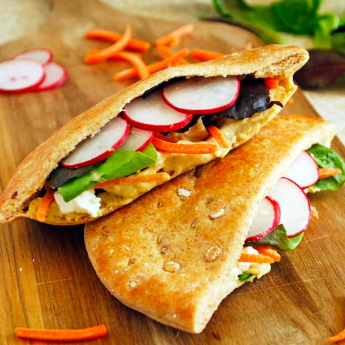 Pita with Hummus: The Perfect Dish to Satisfy Your Cravings