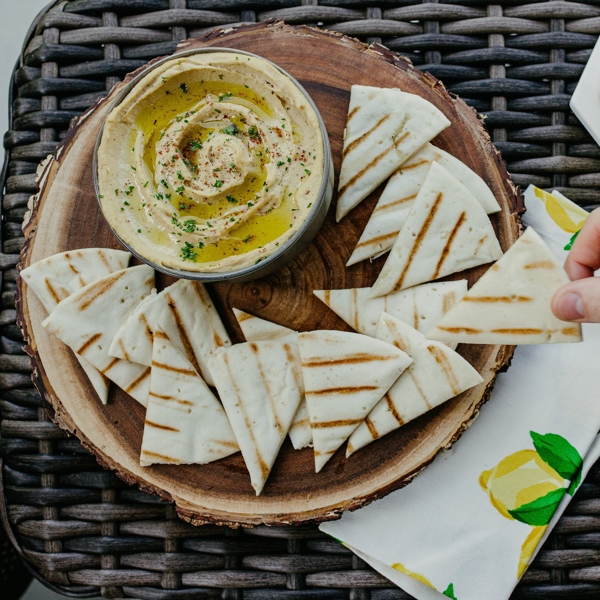 Pita with Hummus: The Perfect Dish to Satisfy Your Cravings