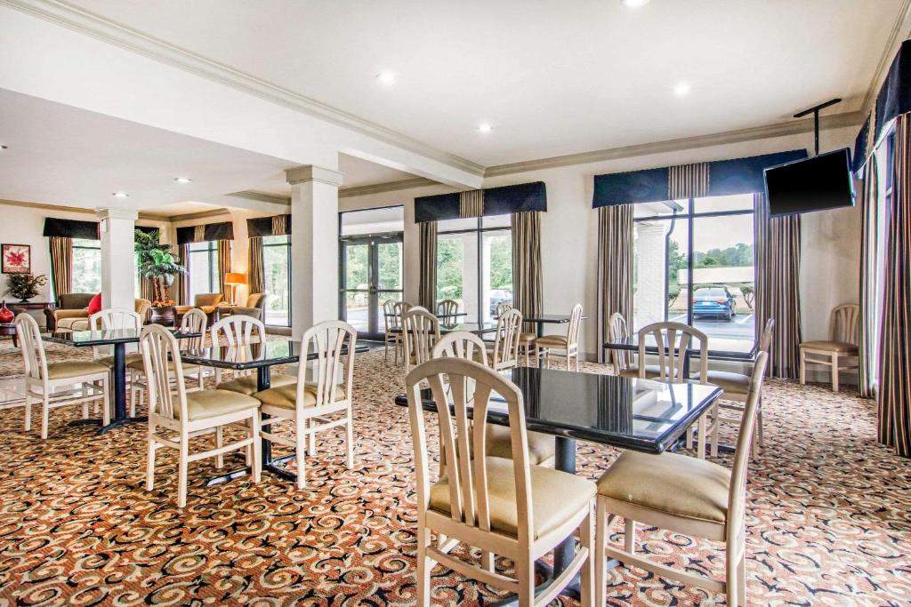 Rodeway Inn: Your Ultimate Comfort Spot Explored by The Monroe Hotels