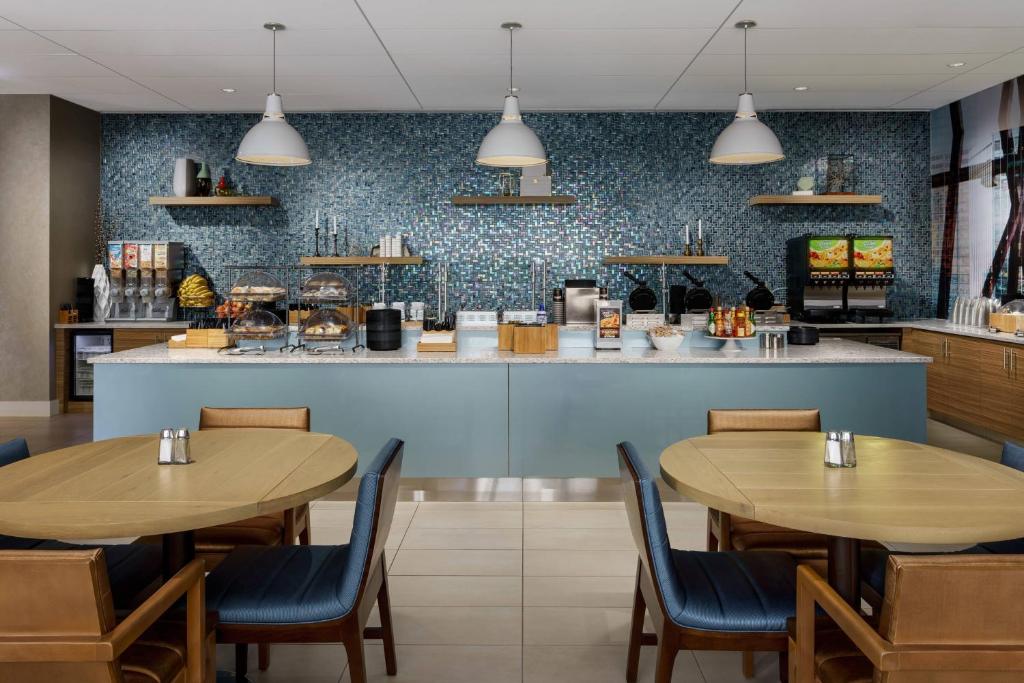 SpringHill Suites Chicago Downtown/River North: A Complete Guide for Your Stay in Chicago