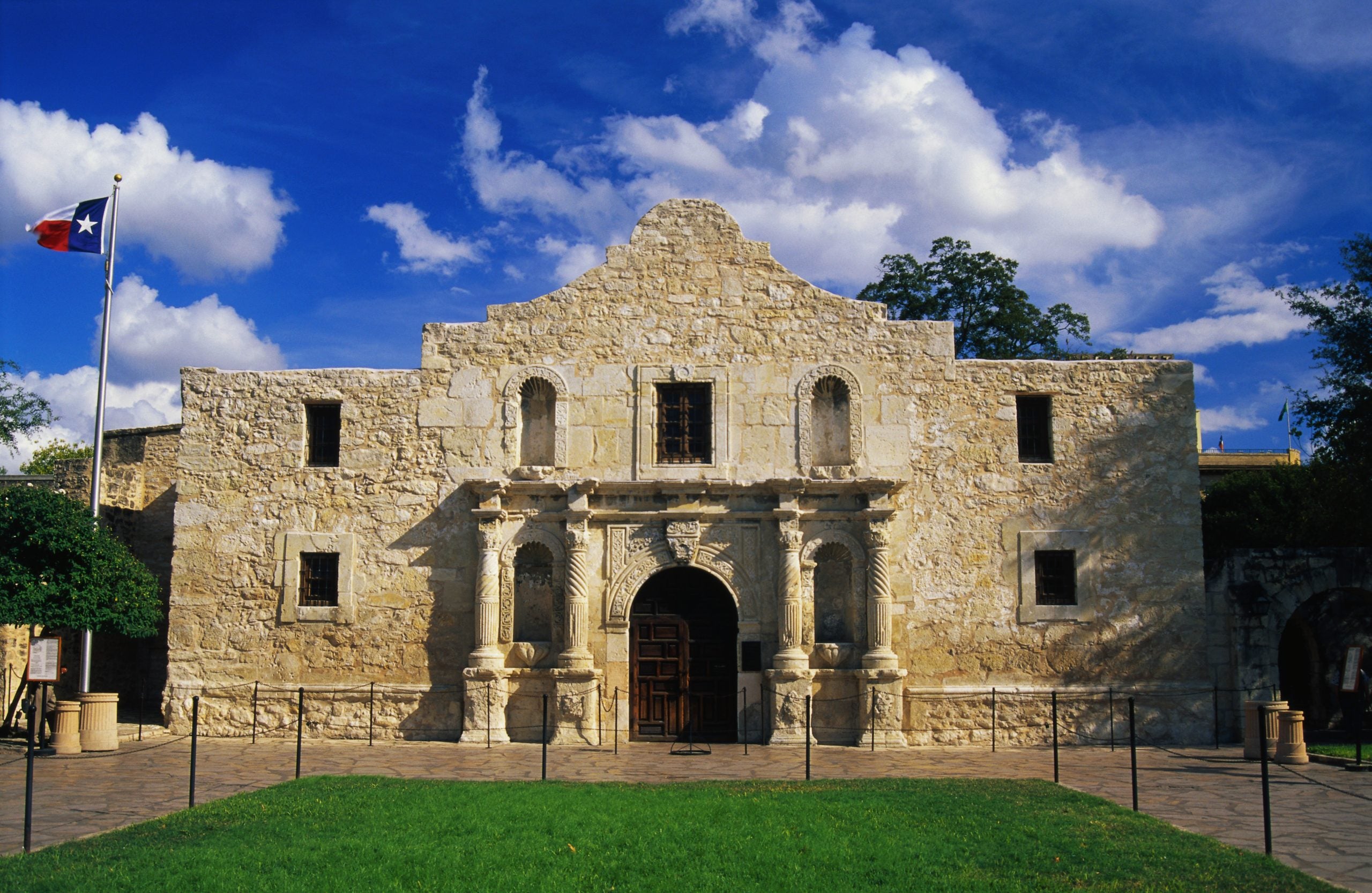 The Alamo: Unveiling the Rich History and Significance of San Antonio’s Iconic Landmark