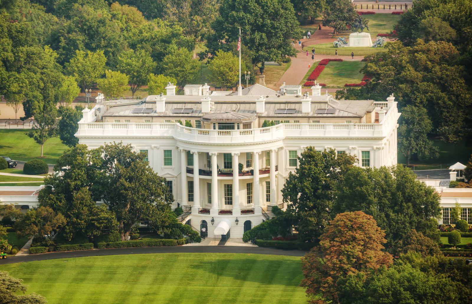 White House Uncovered: Discover the Iconic Symbol of Power and History