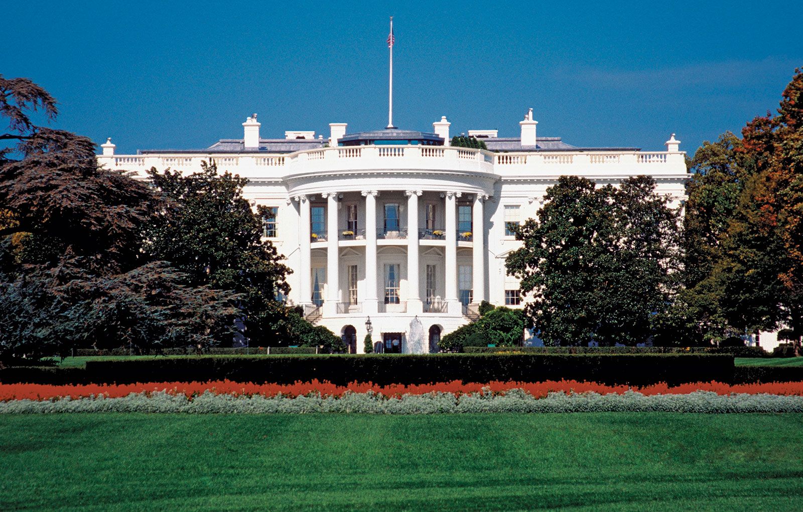 White House Uncovered: Discover the Iconic Symbol of Power and History